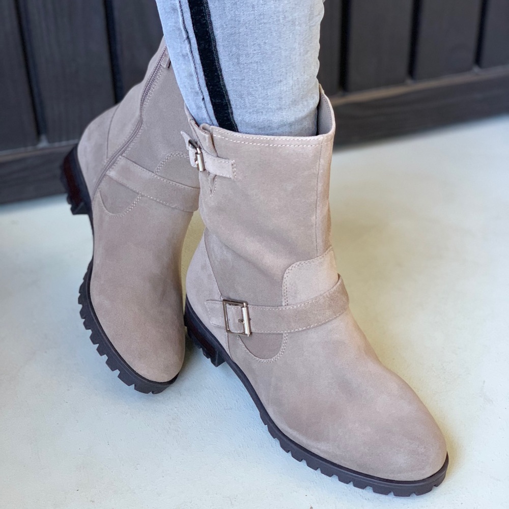 Lake House Winter Taupe Lug Sole Genuine Boots - Picture 5 of 5
